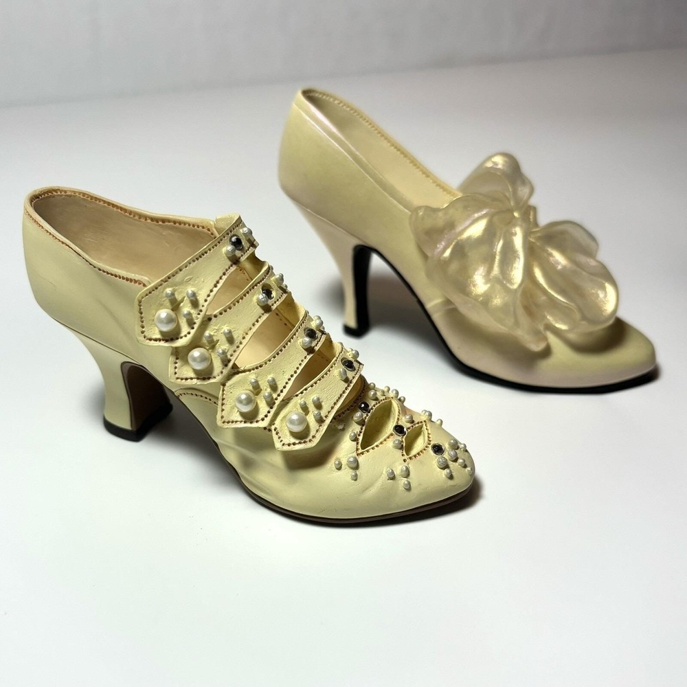 Just the Right Shoe Set Of 2 Miniature Collectible Ivory VTG Bridal Victorian 4”